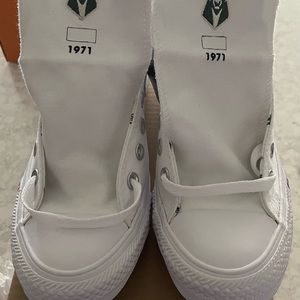 Converse high tops-Milwaukee Bucks